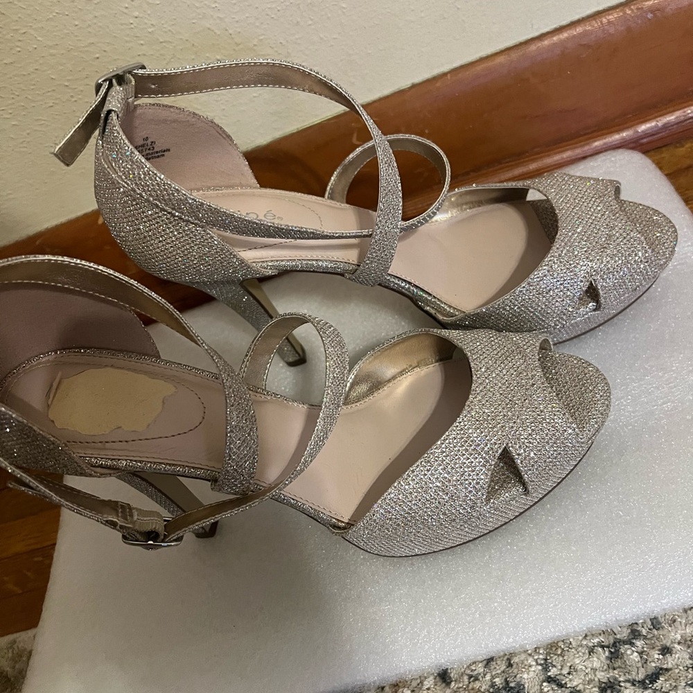 Maripe Gold Glitter Shoes.